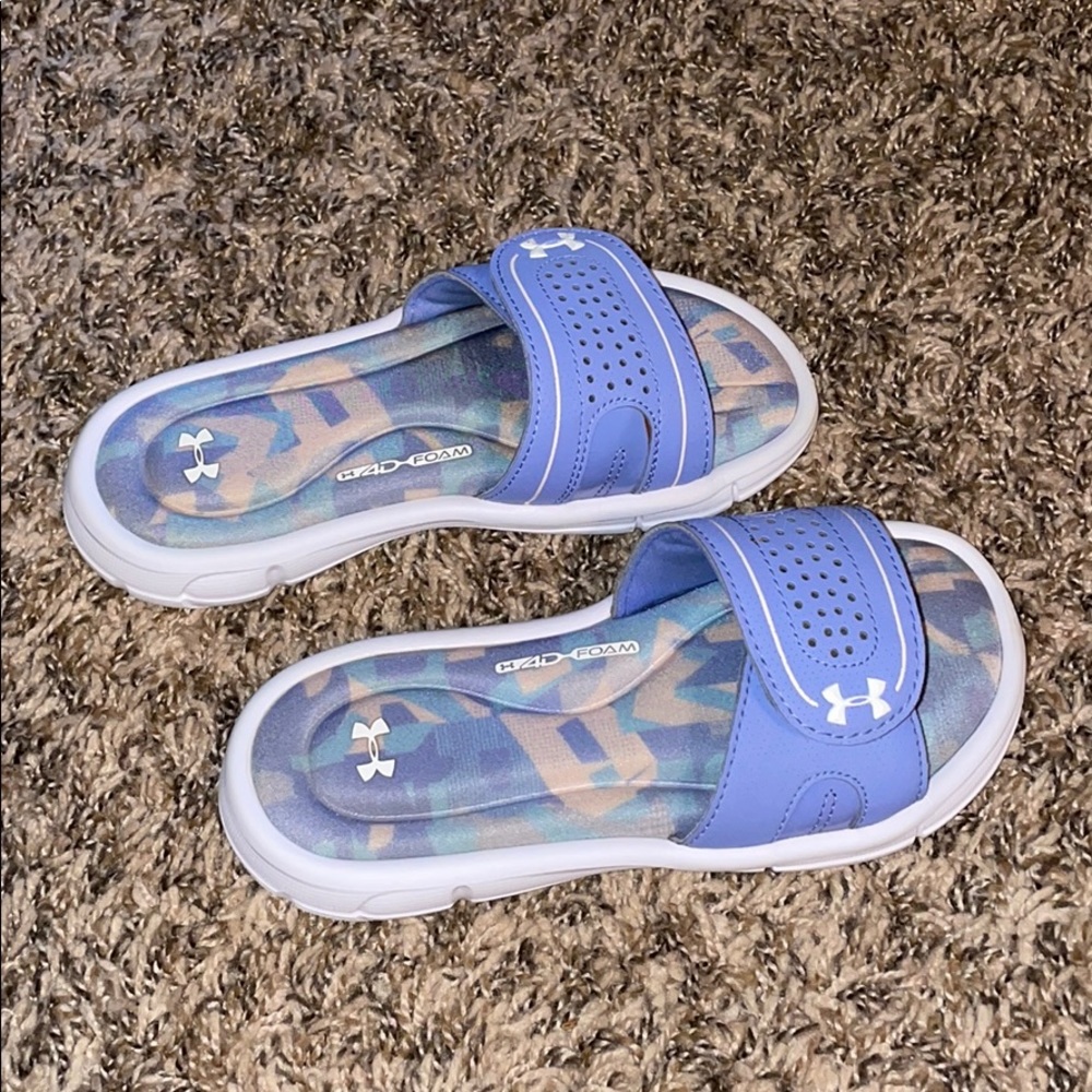 Under Armor slides really Good condition size 1Y